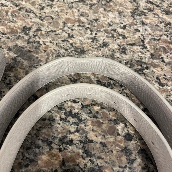 Men's Size 90/36 Louis Vuitton Initials White LV Taiga Leather Belt SPBJB 345082 - Picture 2 of 6